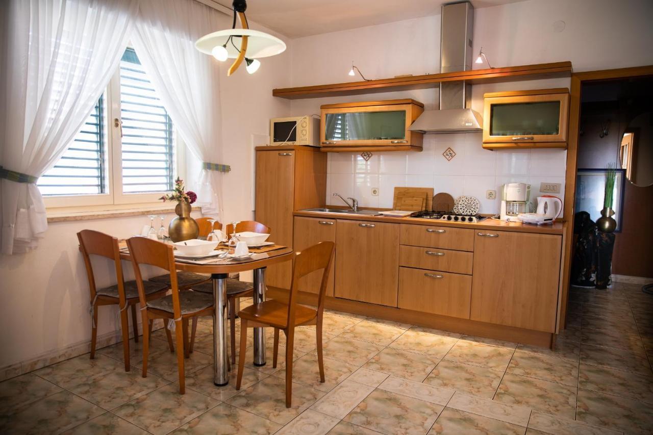 Villa Mareonda - Apartments Sussurro Ровинь Экстерьер фото